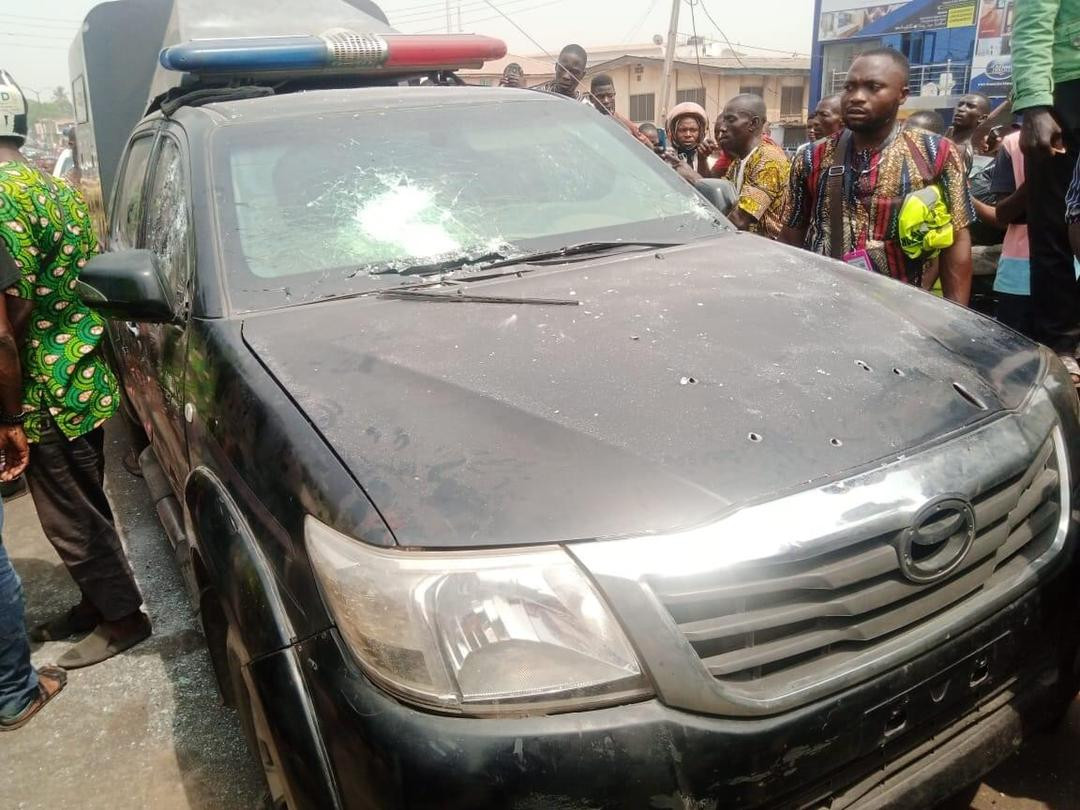 Armed robbers attack bullion van in Ibadan, kill policemen and cart away money (graphic video)