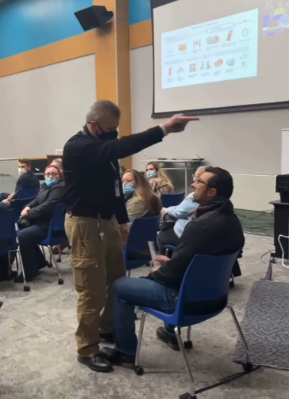 Dad thrown out of school board meeting after refusing to wear mask (video)