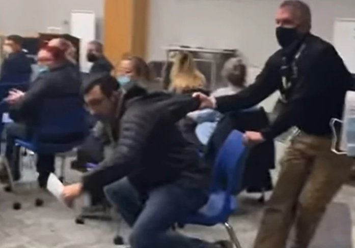 Dad thrown out of school board meeting after refusing to wear mask (video)