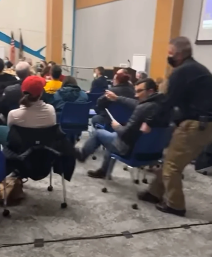 Dad thrown out of school board meeting after refusing to wear mask (video)