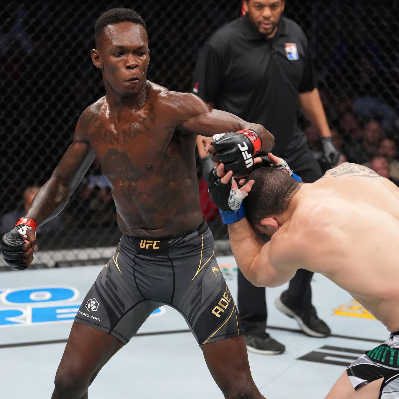  Israel Adesanya beats Whittaker to retain UFC middlewight belt