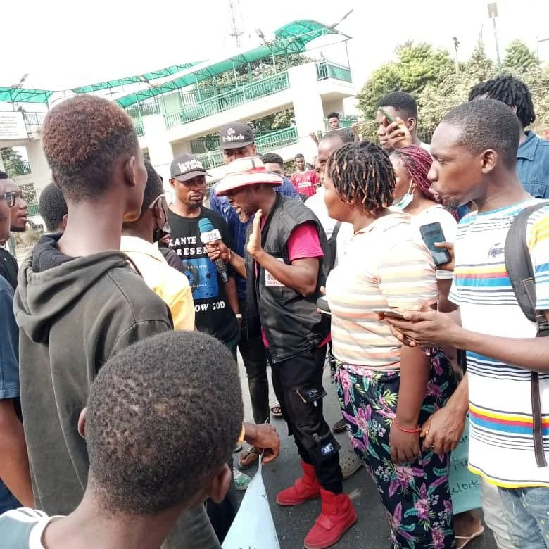 UNIBEN students block road as they stage protest against ASUU strike