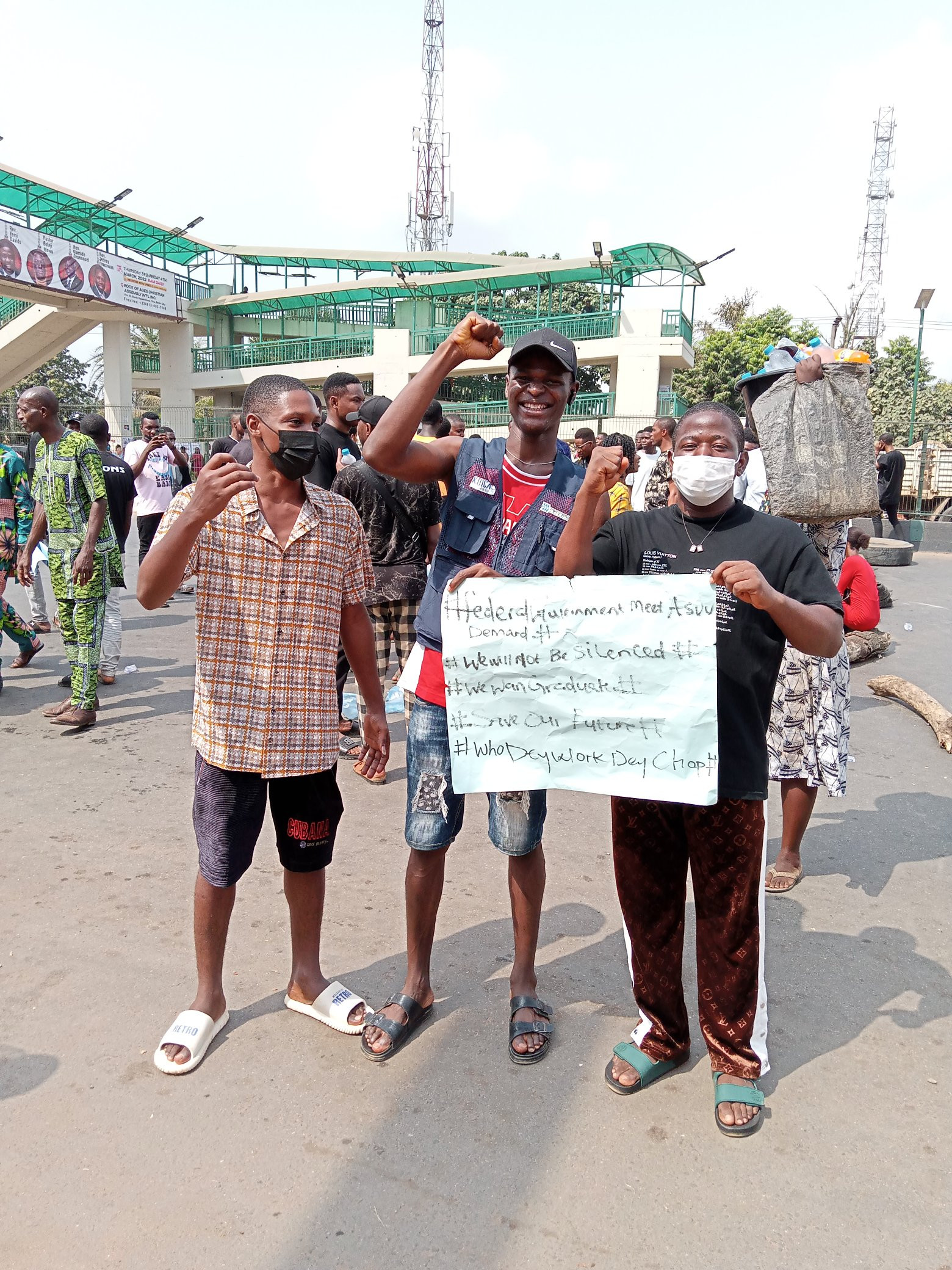 UNIBEN students block road as they stage protest against ASUU strike