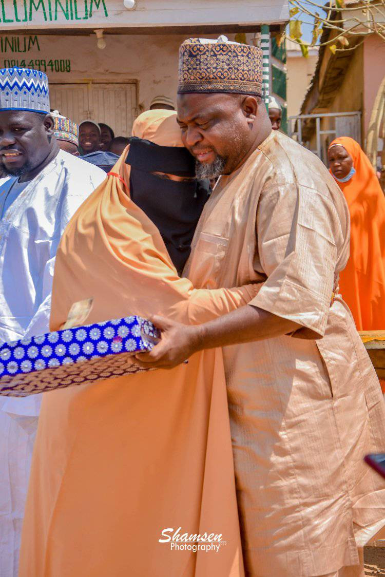 Parents shed tears of joy during graduation ceremony of their children in Bauchi (photos)