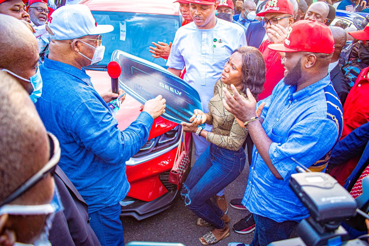 Youth empowerment is the cardinal part of my govt - Uzodinma assures  Imo youths , doles out 2700 smart phones and cars at the Hope for Imo concert 