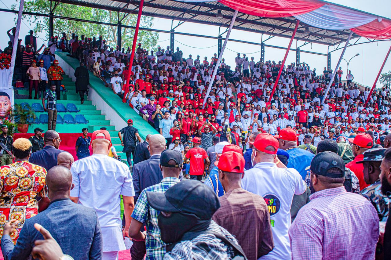 Youth empowerment is the cardinal part of my govt - Uzodinma assures  Imo youths , doles out 2700 smart phones and cars at the Hope for Imo concert 