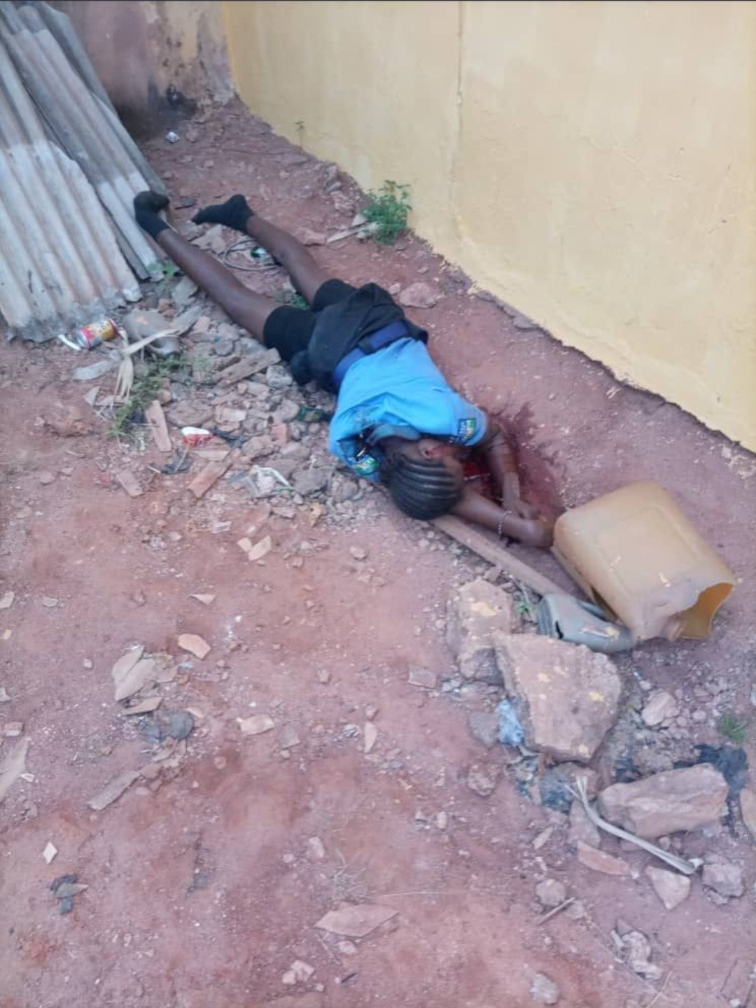 Many killed as armed robbers attack multiple banks in Uromi, Edo State (graphic photos/videos)