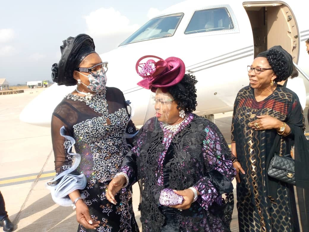 Former First Lady, Patience Jonathan?makes a stylish appearance at Anambra airport 