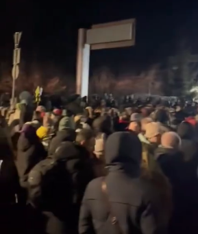 Ukranians, African nationals including Nigerians converge at Poland border as they run for safety (video)