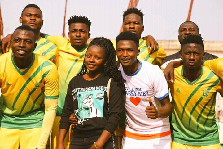 NPFL: Akwa United player proposes to his girlfriend on pitch 