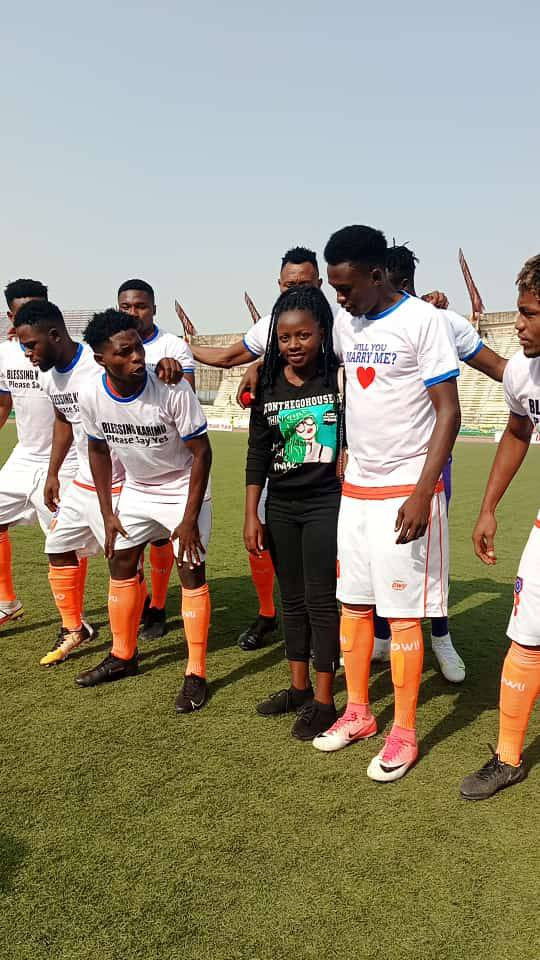 NPFL: Akwa United player proposes to his girlfriend on pitch 