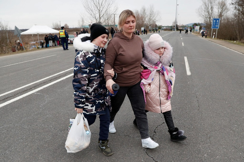 Heartwarming moment Ukrainian mother reunites with children at Hungary-Ukraine border 