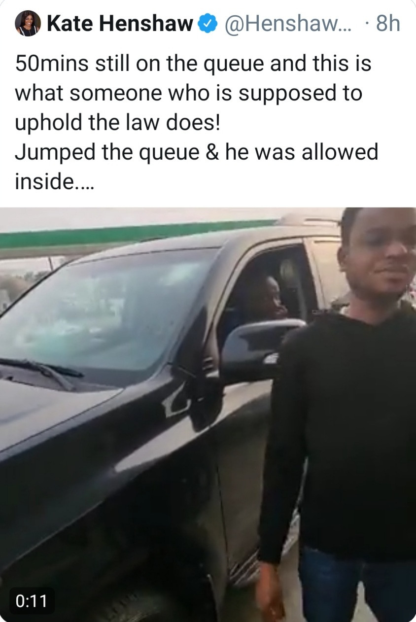 Kate Henshaw confronts police officer who tried to jump queue at fuel station (video)