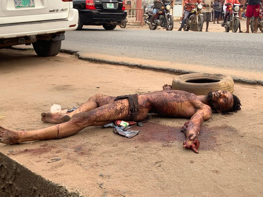  Man hacked to death in Imo, his lifeless body dumped by the roadside (photo)