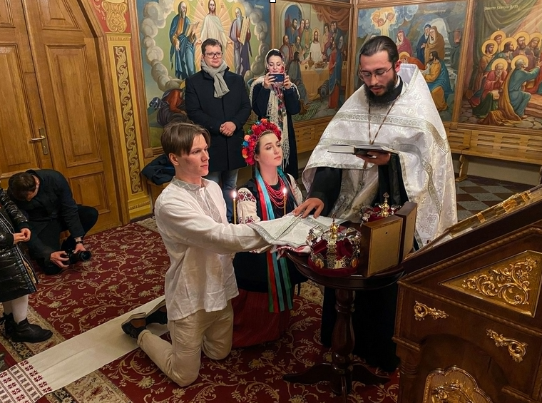 Photos of the Ukrainian couple who spent their first day of marriage collecting rifles to defend their country 