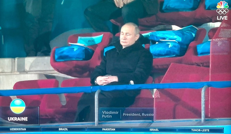 Vladimir Putin ?falls asleep? as Ukrainian team walks past at Winter Olympics (photos)