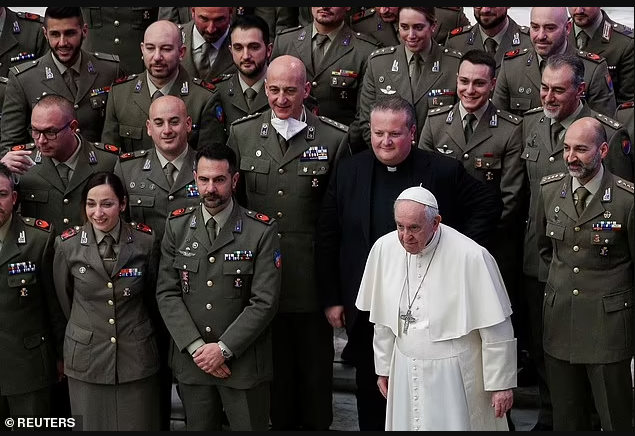 Pope Francis tells Italian Army officers to remove their Covid masks as they pose for a photo at the Vatican (photos)