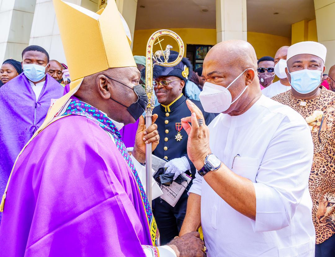 Gov Uzodinma attends 1st 2022 Catholic Bishops Conference of Nigeria Plenary Mass (photos)