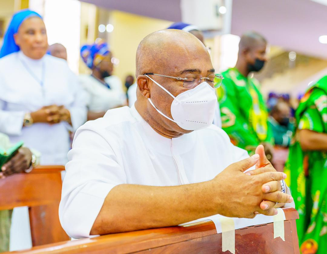 Gov Uzodinma attends 1st 2022 Catholic Bishops Conference of Nigeria Plenary Mass (photos)