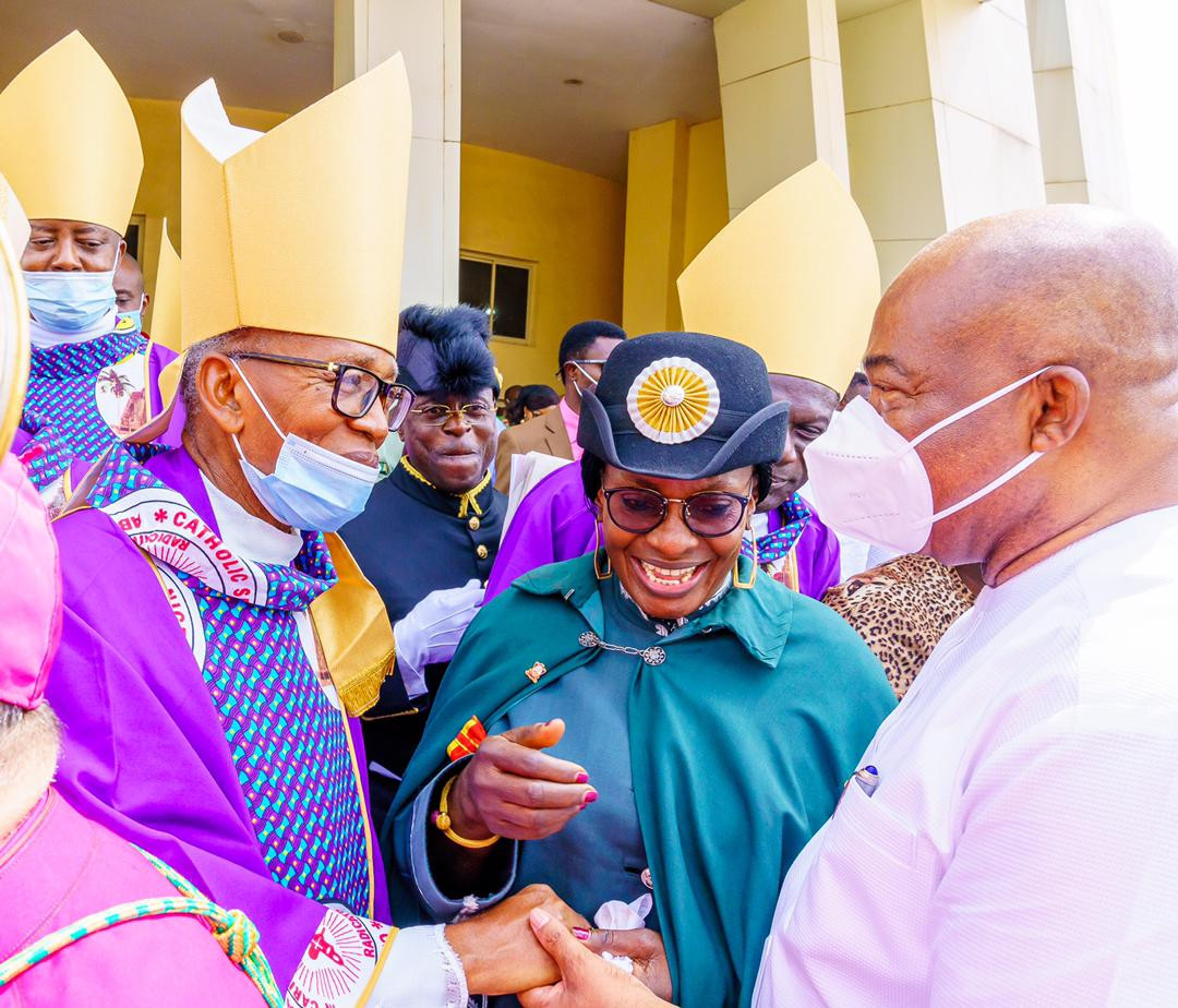 Gov Uzodinma attends 1st 2022 Catholic Bishops Conference of Nigeria Plenary Mass (photos)