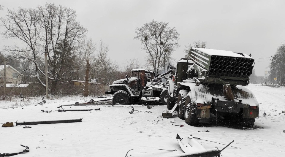 Russian fighter blown out of sky as Ukrainian forces claim they