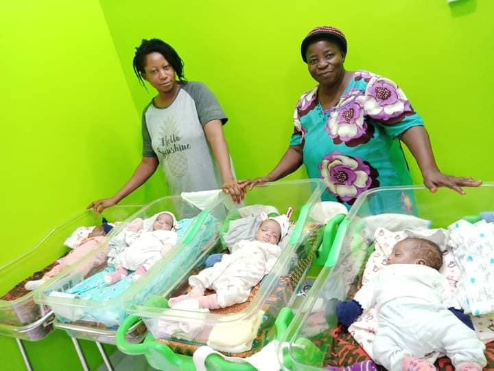  Nigerian woman gives birth to quadruplets after 12 years of waiting 