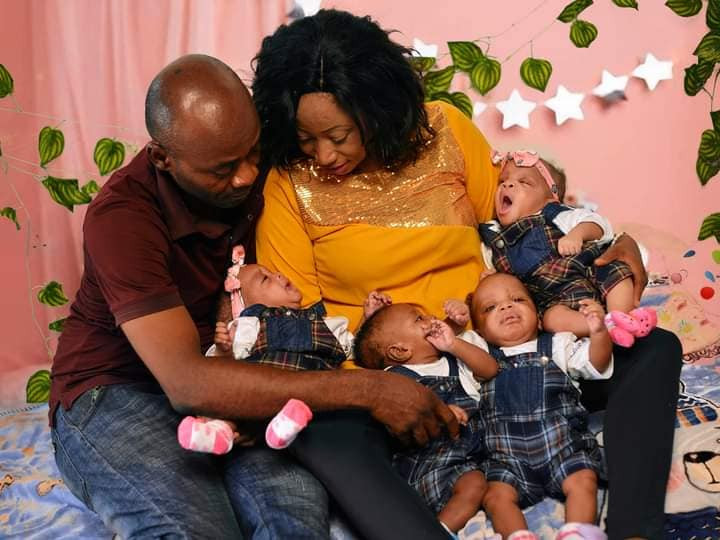  Nigerian woman gives birth to quadruplets after 12 years of waiting 