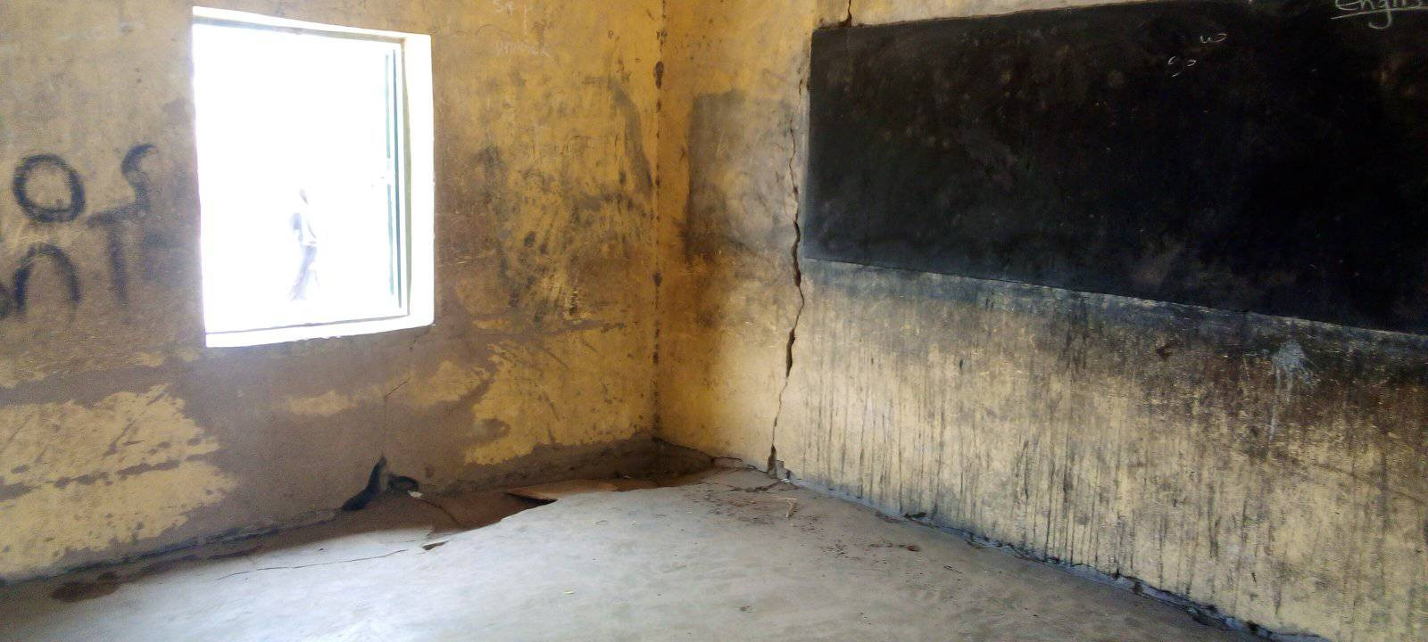 Photos of a dilapidated school in Adamawa community where most students sit on bare floor and windows during lectures 