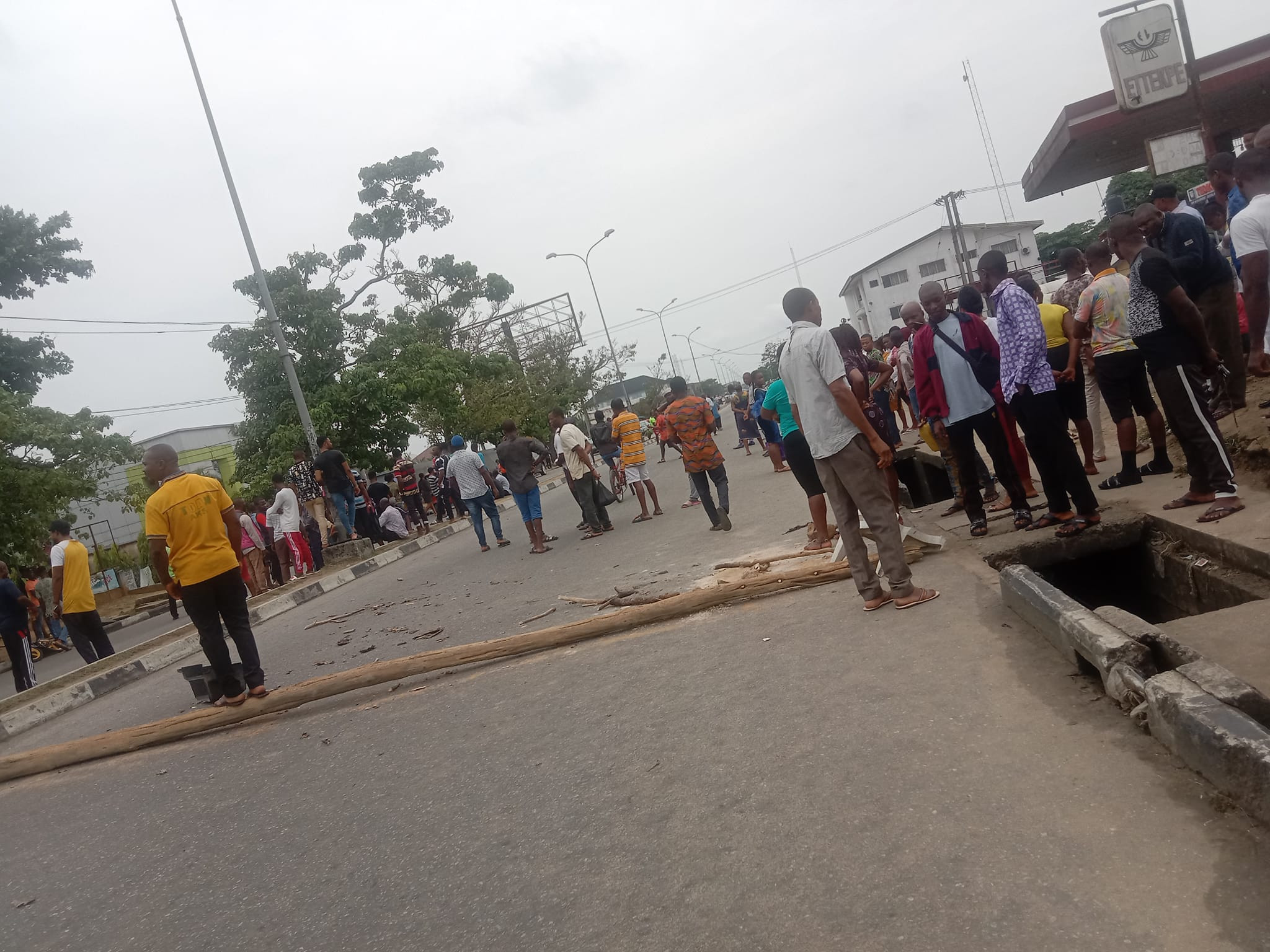 Youths protest as flood sweeps away woman in Akwa Ibom (video)