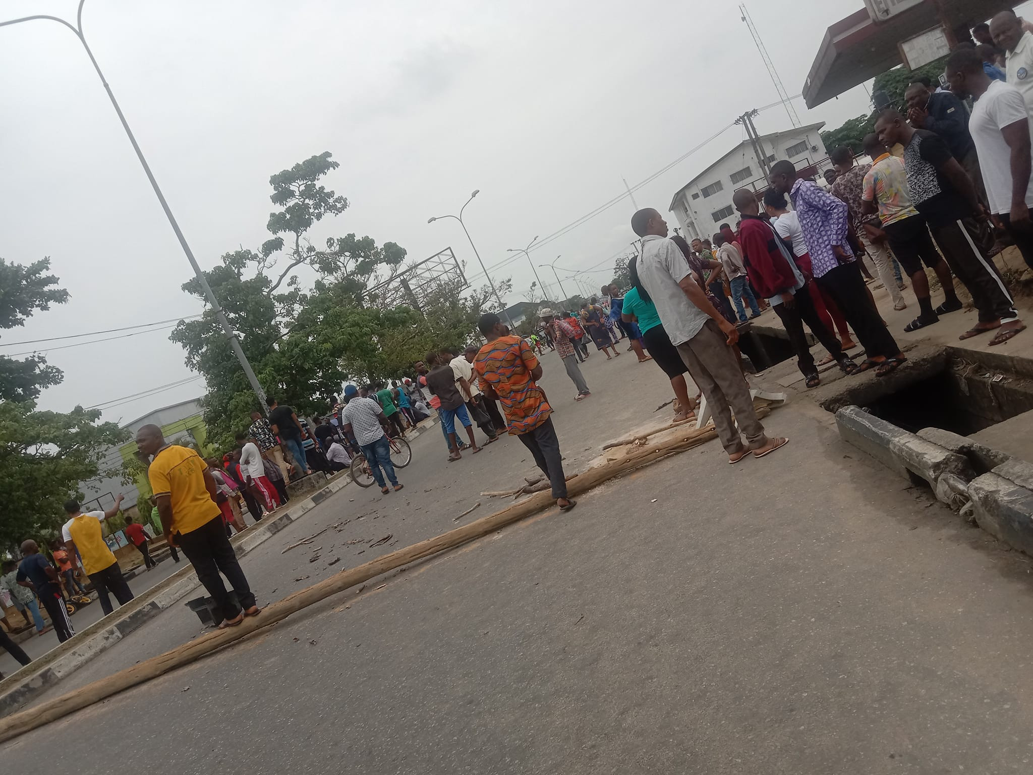 Youths protest as flood sweeps away woman in Akwa Ibom (video)