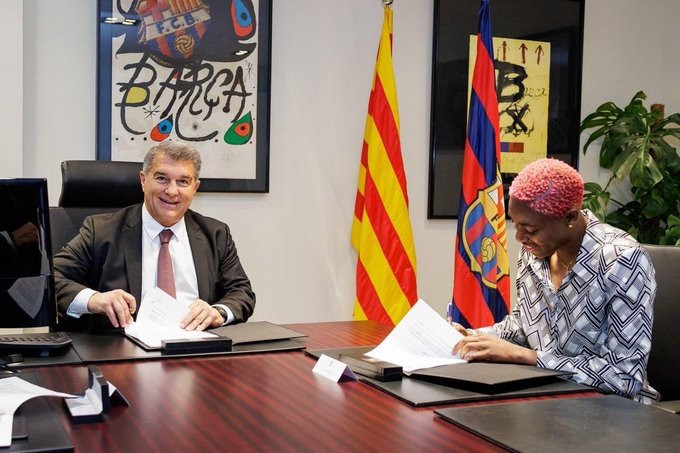 Asisat Oshoala extends deal with Barcelona until 2024