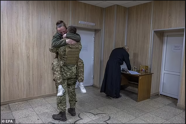 Ukrainian soldiers who met on the front line decide to wed each other before heading back to defend Kyiv from Russian army (photos)