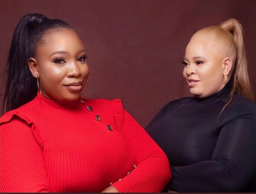 Twin sisters with very different skin tones cause a stir online as they celebrate their birthday